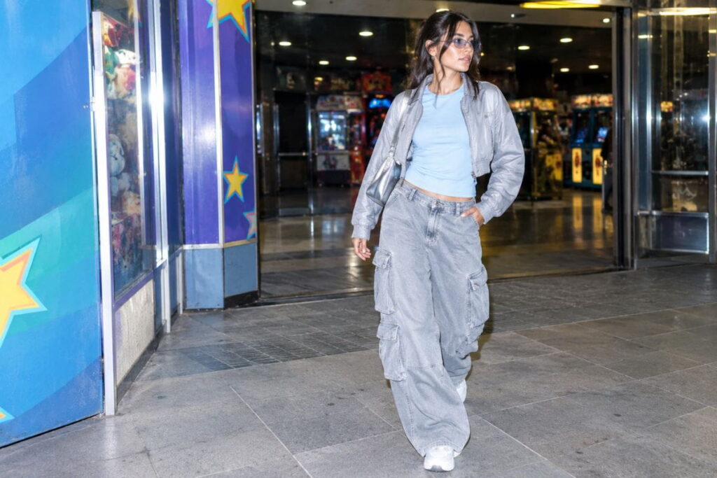 Y2K AI streetwear outfit prompts